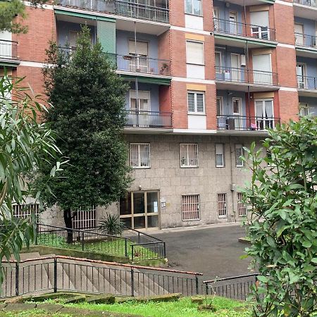 Metro Famagosta - Luminoso Appartamento Con Balcone Free Wifi & Parking Milano Dış mekan fotoğraf