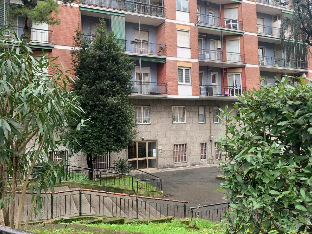 Metro Famagosta - Luminoso Appartamento Con Balcone Free Wifi & Parking Milano Dış mekan fotoğraf