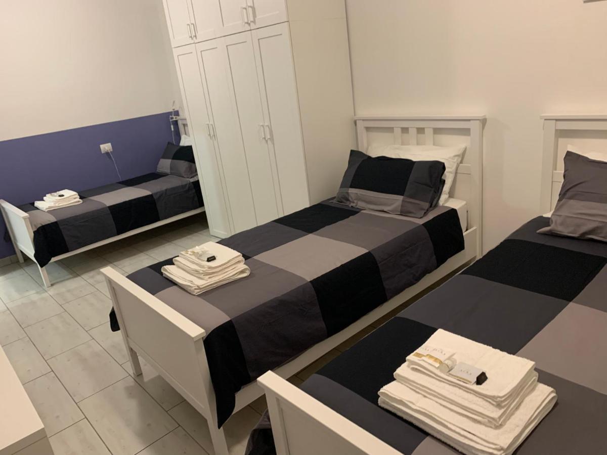 Metro Famagosta - Luminoso Appartamento Con Balcone Free Wifi & Parking Milano Dış mekan fotoğraf