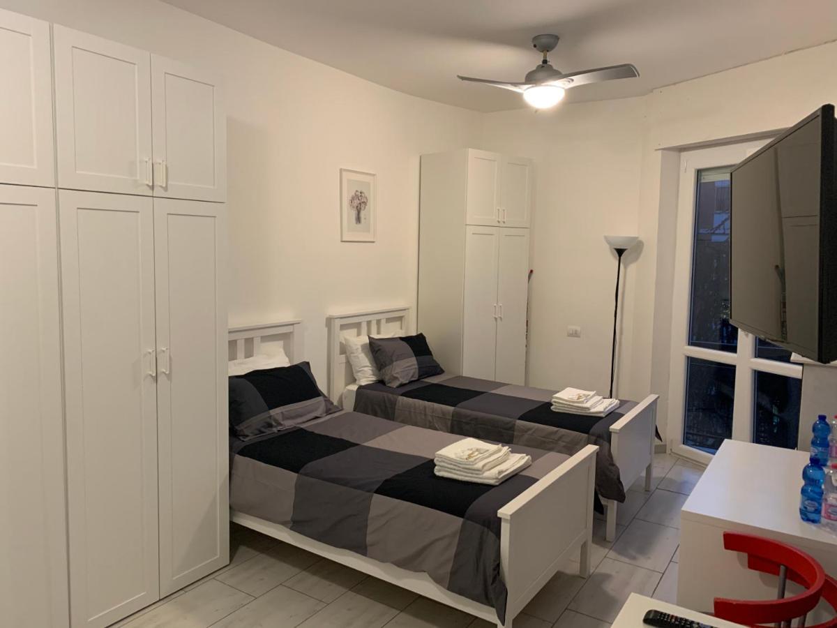 Metro Famagosta - Luminoso Appartamento Con Balcone Free Wifi & Parking Milano Dış mekan fotoğraf